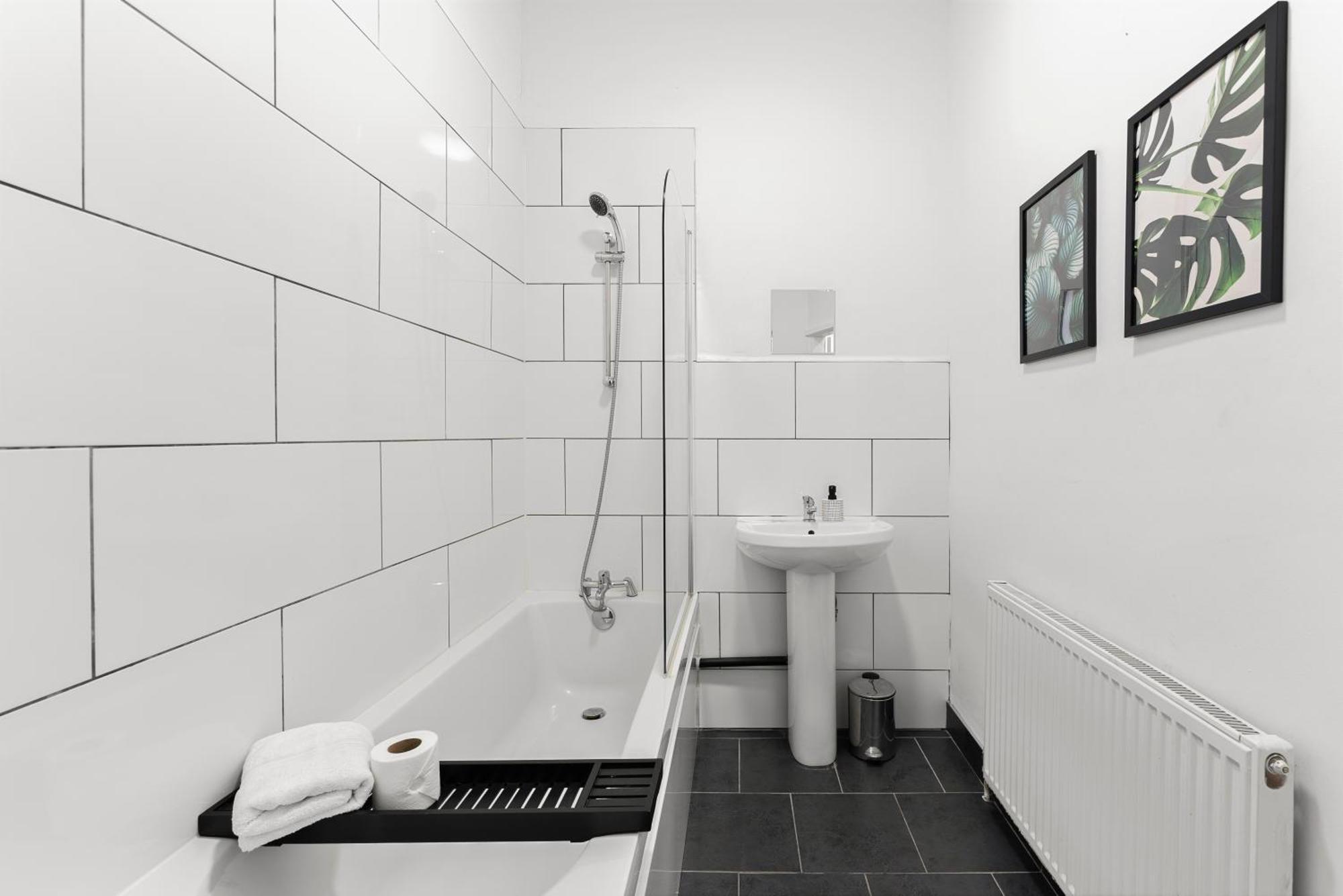 20 Percent Off! Stylish Sheffield Abode Sleeps 12 아파트 외부 사진
