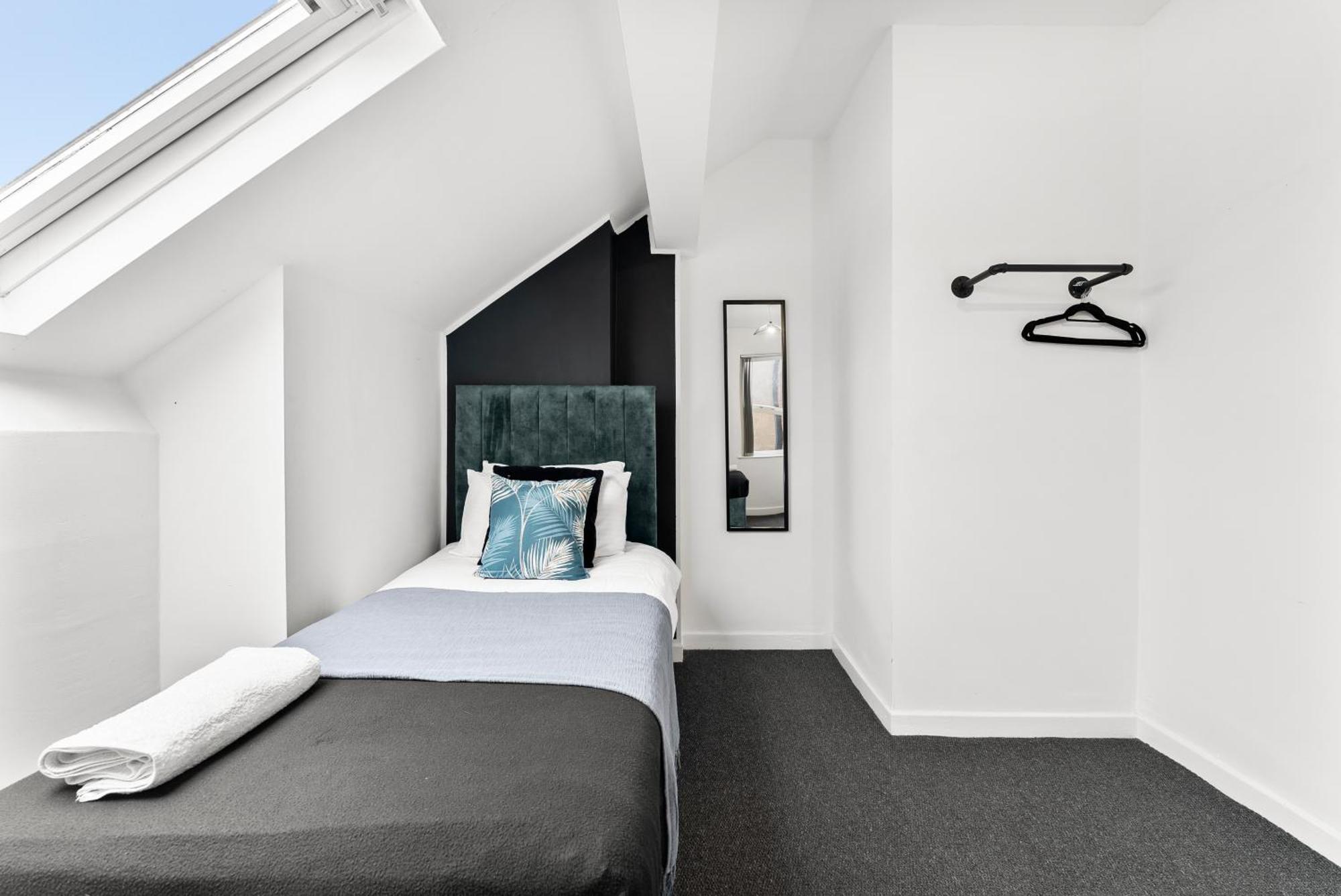 20 Percent Off! Stylish Sheffield Abode Sleeps 12 아파트 외부 사진