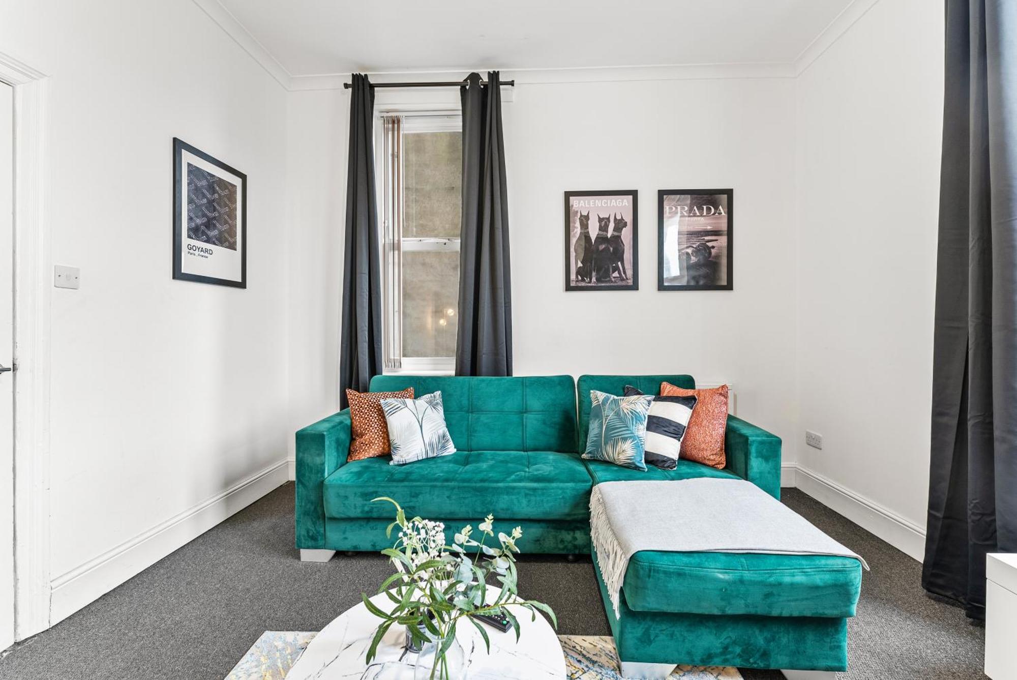 20 Percent Off! Stylish Sheffield Abode Sleeps 12 아파트 외부 사진