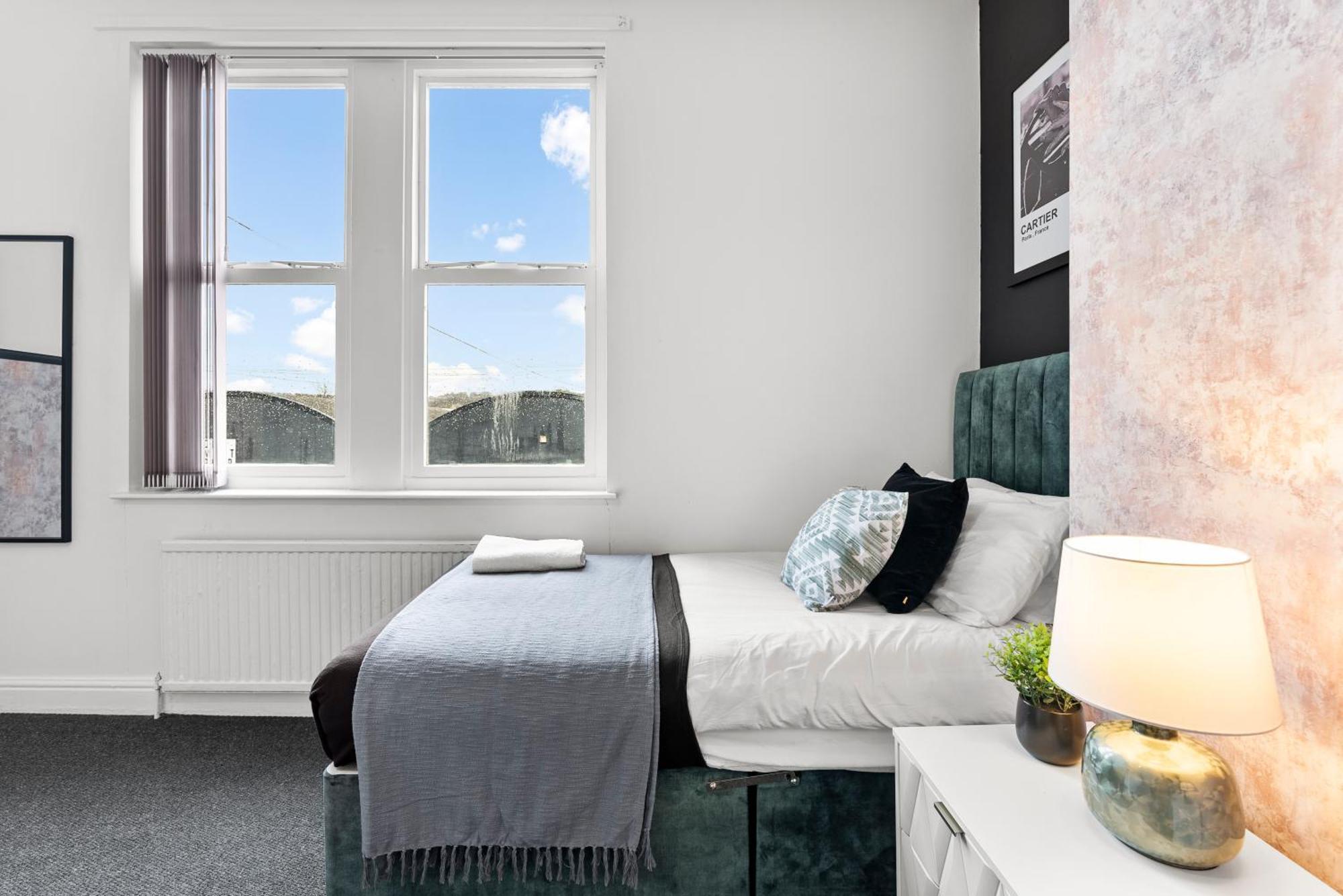 20 Percent Off! Stylish Sheffield Abode Sleeps 12 아파트 외부 사진