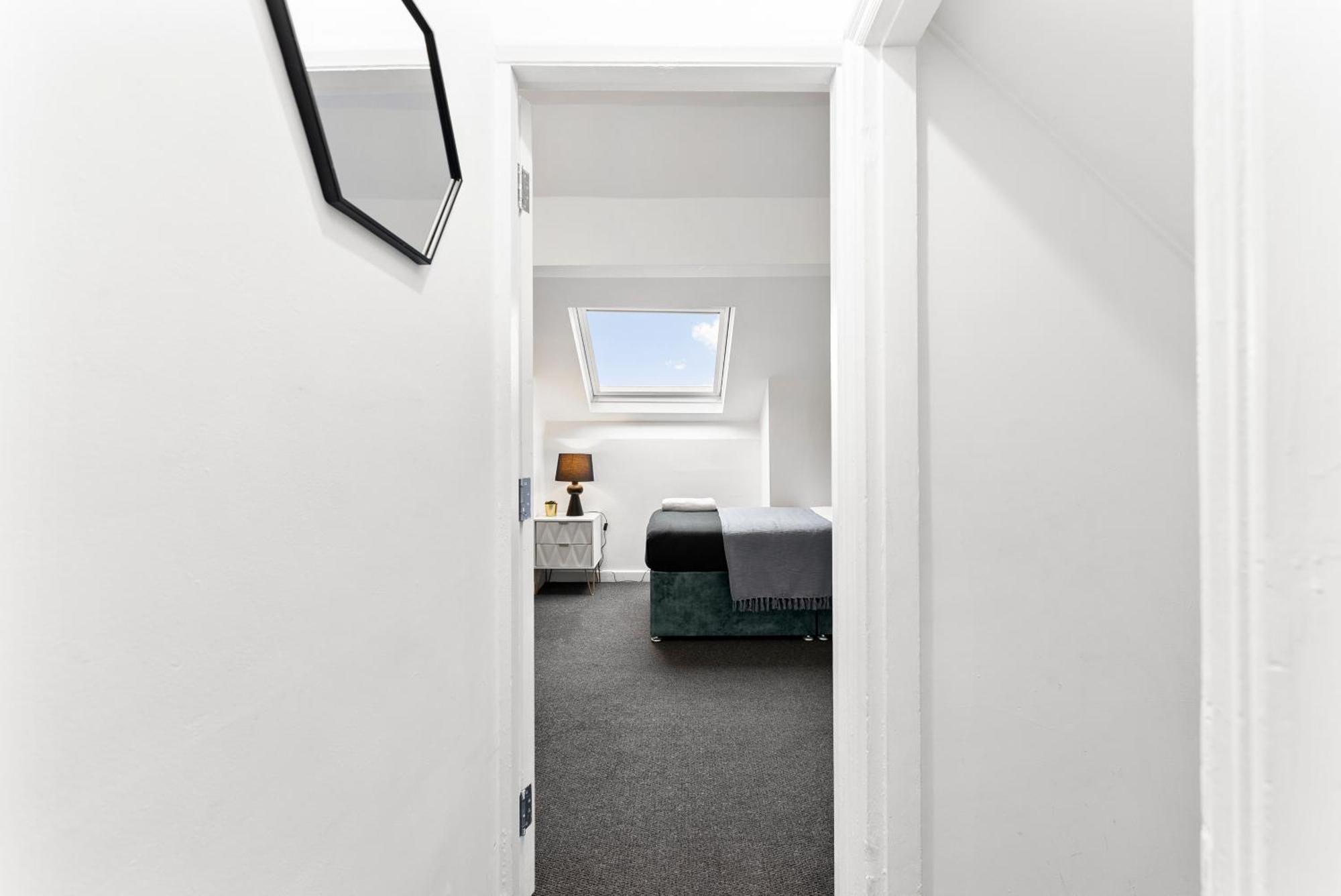20 Percent Off! Stylish Sheffield Abode Sleeps 12 아파트 외부 사진