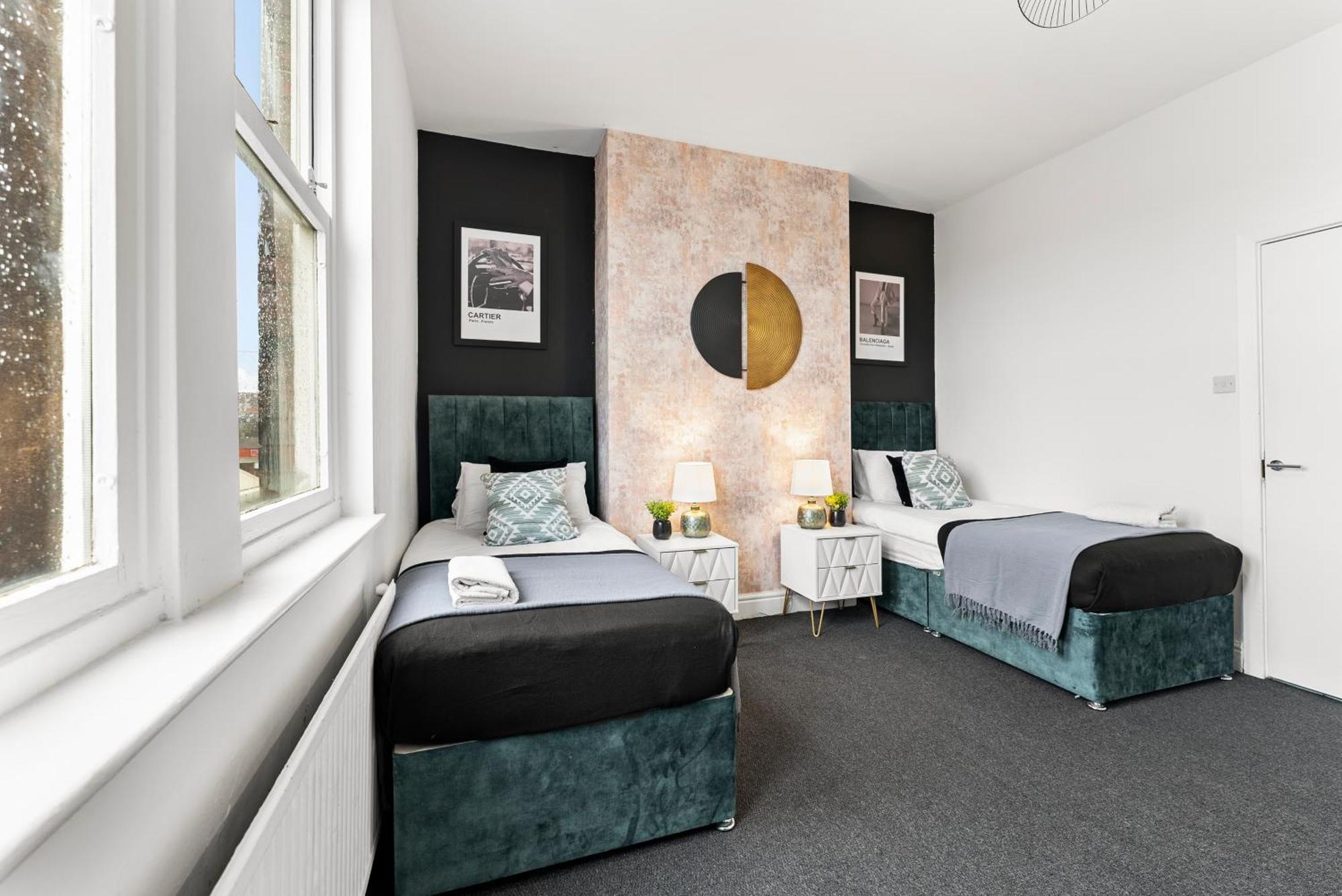 20 Percent Off! Stylish Sheffield Abode Sleeps 12 아파트 외부 사진